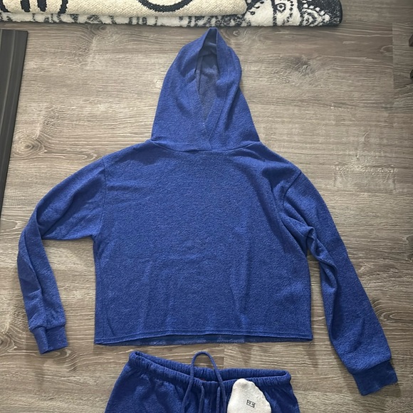 Jac Parker hooded sweatsuit, barely worn, cozy, comfy, small top, medium bottom - Picture 3 of 6